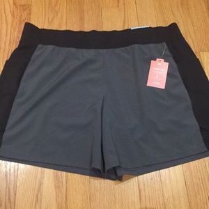 Women’s mid rise work out shorts